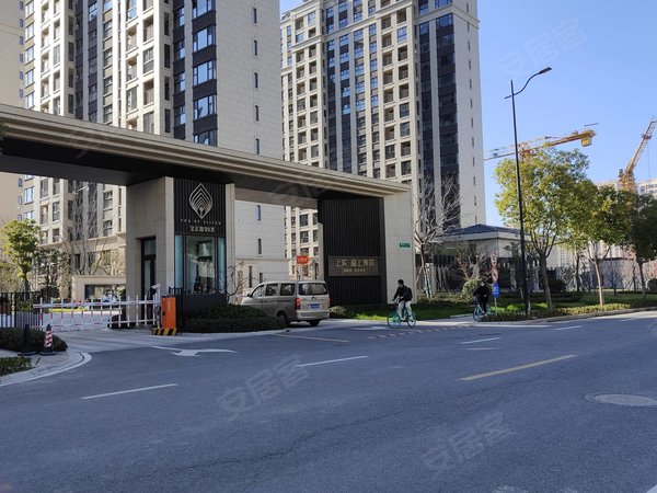 上海宝山刘行上实海上菁英新楼盘海上菁英 3室2厅2卫 精装修 98平