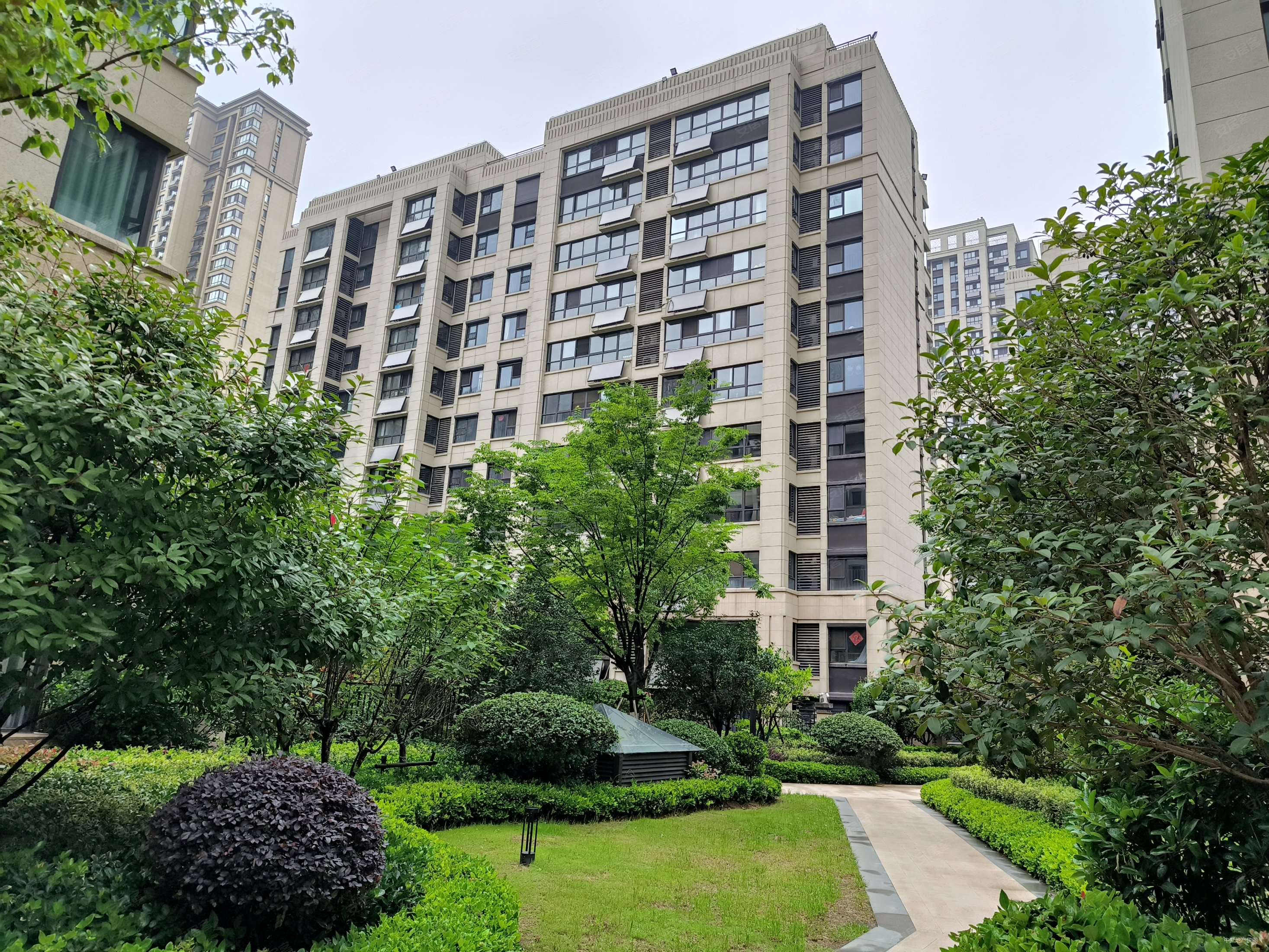 金茂悦3室2厅1卫98.8㎡南北233万