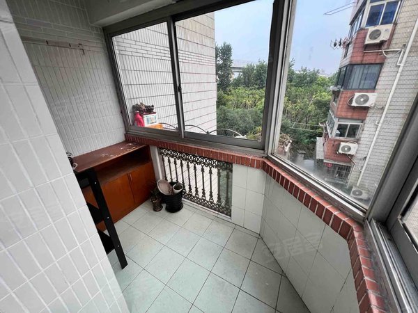 上海浦东御桥康桥花园东园11 18房号线御桥站精装大三源采光好,南北