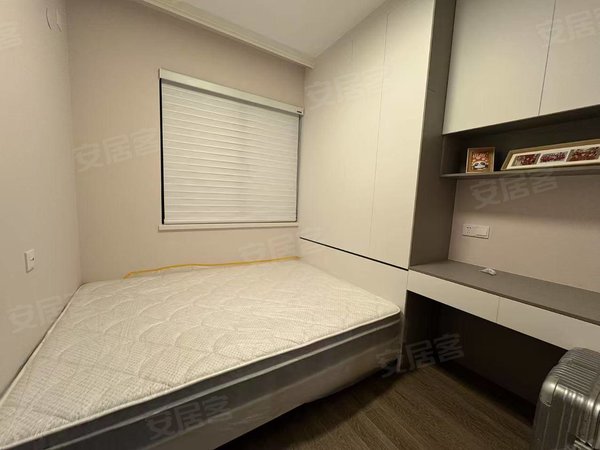 南昌昌北经济开发区昌北经济开发区中海云麓里中海豪华装修三房两厅两卫奶油风，随时看房，拎包入住出租房源真实图片