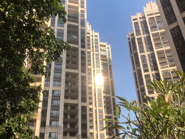 清远清城清城城区天御华府豪装出租,赠送车位一个,拎包入住出租房源