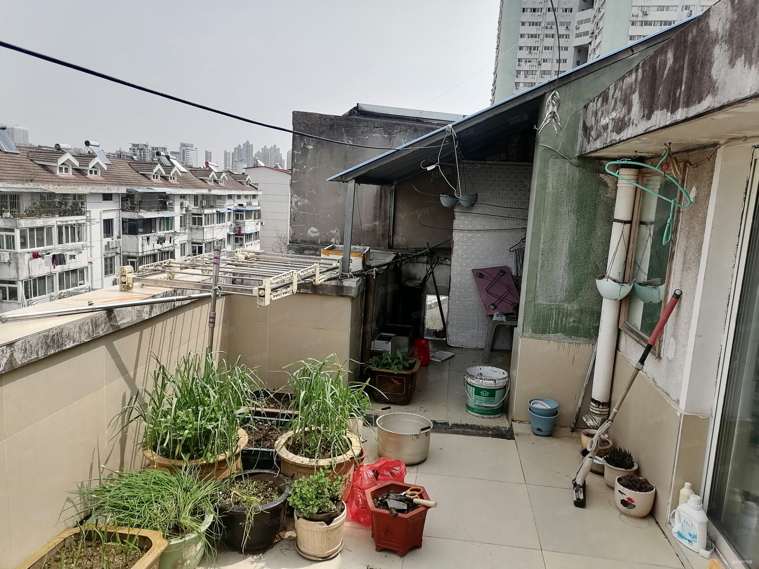 罗兰德小区3室2厅2卫157㎡南北305万