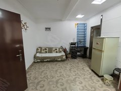 信阳浉河信阳贸易市场租赁好房!600租金成翡翠溪谷一室一厅一厨一卫精装,拎包即住出租房源真实图片