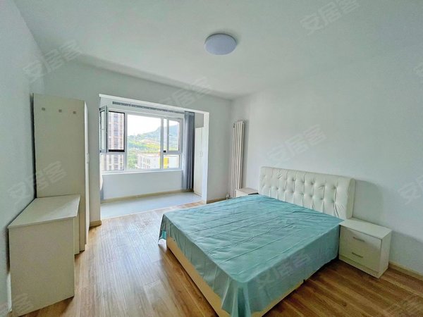 青岛李沧李沧周边水岸香都水岸香都次卧合租 房间内带独卫 大阳台 无