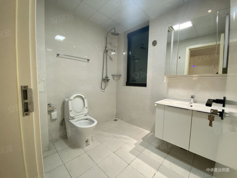 悦海锦府 次新小区 有电梯 板楼 小三居 高楼层采光充足