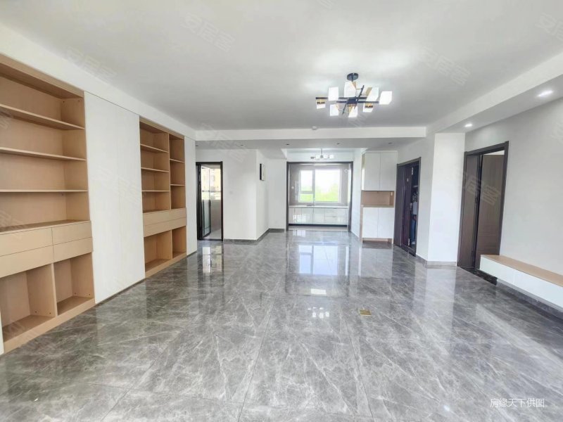 香舍水郡   一期 精装修三室两厅 南北通透 有证 送车位