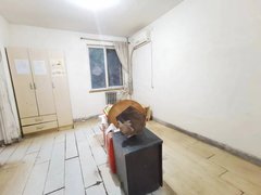 马连洼北路 菊园5000的一居室 低楼层 可好长租 就是便宜