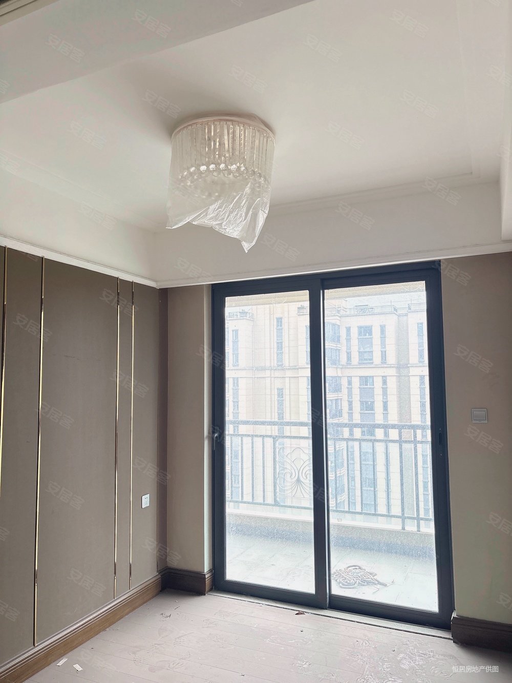 恒大御澜庭3室2厅1卫100.61㎡南北188万