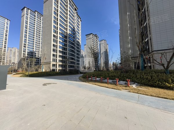 商丘睢阳日月湖绿地国际会展城四区兴华出租精装两室家具家电齐全拎包