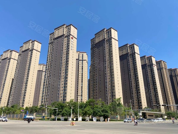 昆明官渡新螺蛳湾俊发澜湾俊园澜湾俊园三室两卫端头房带车位带家具