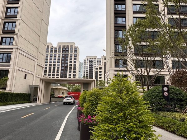 苏州太仓娄东金地阅峯万达旁边 金地阅峯 4室2厅2卫 138平 电梯房