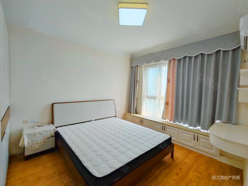 东城华府电梯精装好楼层套三 房子成色新