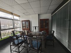 林芝巴宜民俗步行街出租：财富阳光 100多平，4000块钱一个月出租房源真实图片