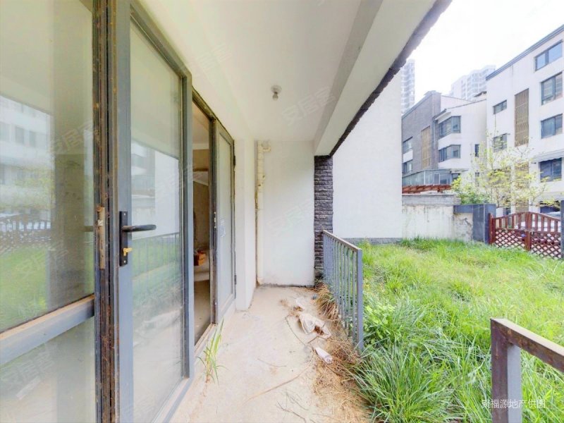 浐灞半岛把边户叠拼别墅带280平超大花园看房方便满五