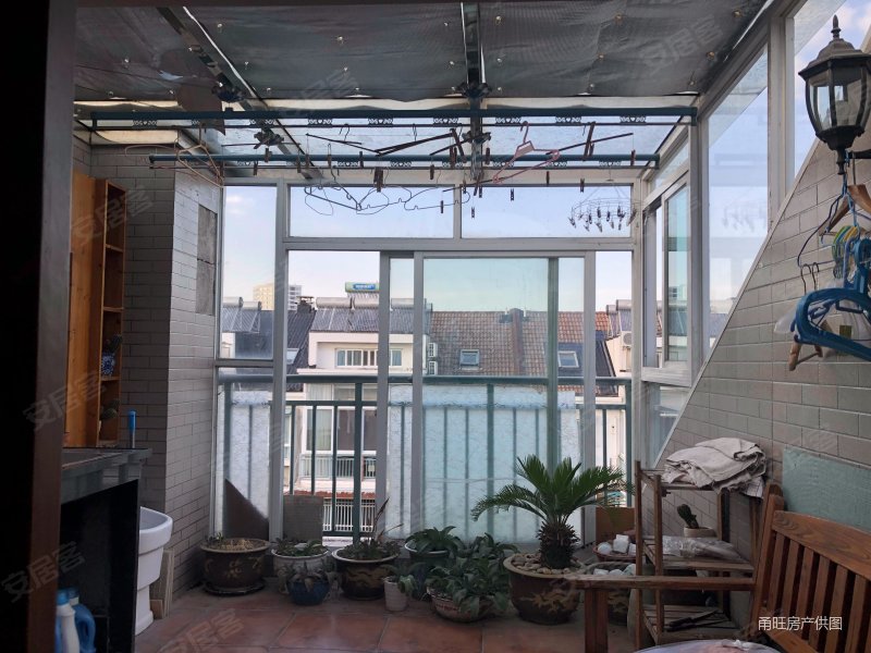 洪都花园顶加阁楼精装修保养很好拎包入住诚售275万可谈