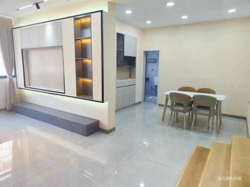 广场附近建新小区123平全新精装三房家具家电看中可谈