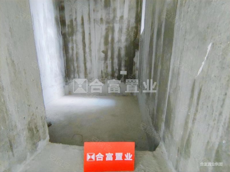 珠江鹅潭湾4室2厅3卫171.25㎡南北785万