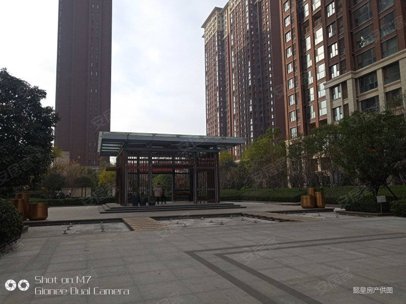 产权清晰 楼龄新 南北通透 低密宜居 电梯房 有钥匙随时看房,绿都悦府