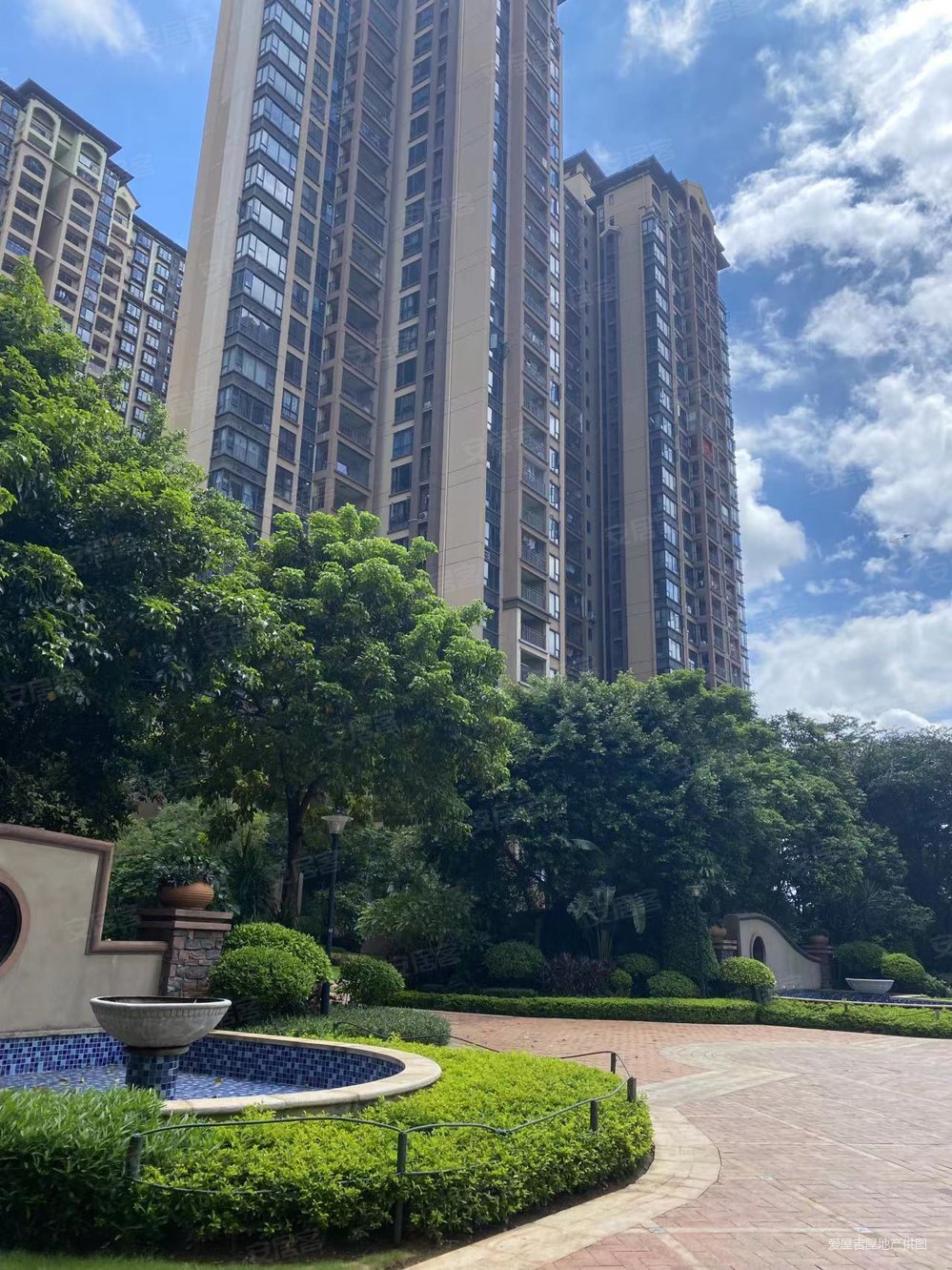 海伦堡松湖湾3室2厅2卫105.32㎡南153万