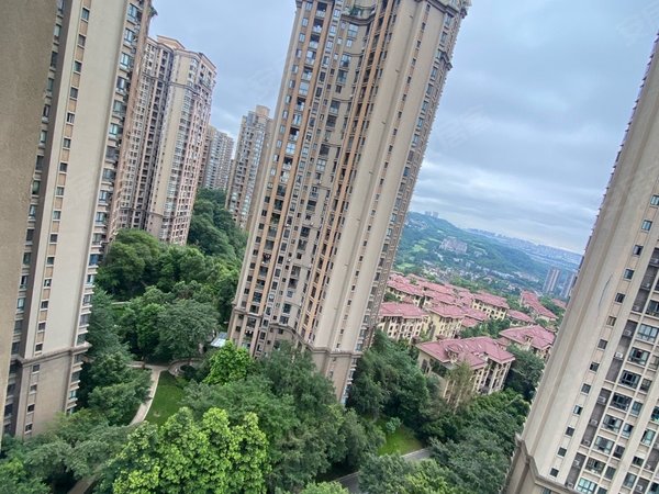 重庆渝北鸳鸯复地上城出行方便拎包入住精装修出租房源真实图片