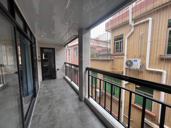 广州天河龙洞龙洞聚贤小区龙洞步行街附近,精装超大阳台一房一厅,电梯