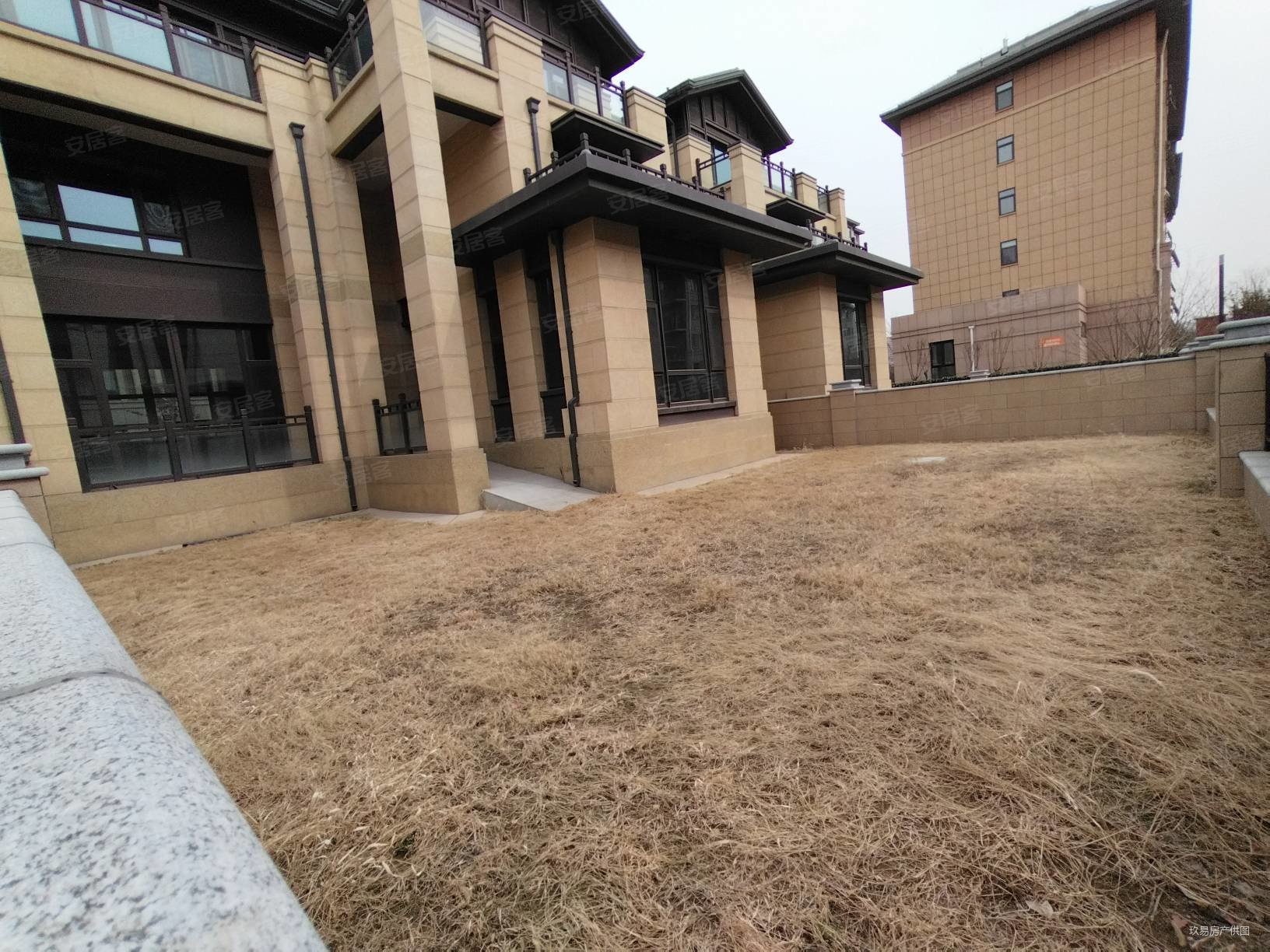 淄博新区公园旁327平别墅 五室挑高负一 创业悦湖花园大院子,悦湖花园