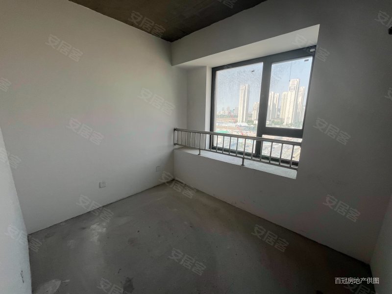 万海华府 南北通透三居 房子位置好 紧邻万达地铁 价