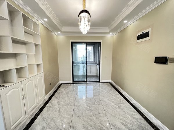 青岛即墨二十八中绿城岘山花城岘山花城好房,拎包入住,配套齐全.