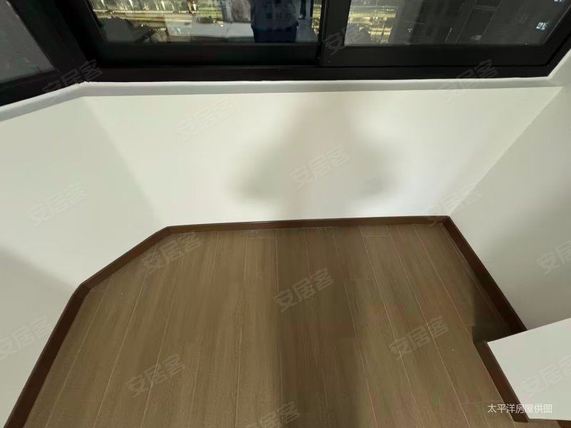 仁宝公寓 交通便利 临地铁 中间楼层 精装可拎包入住