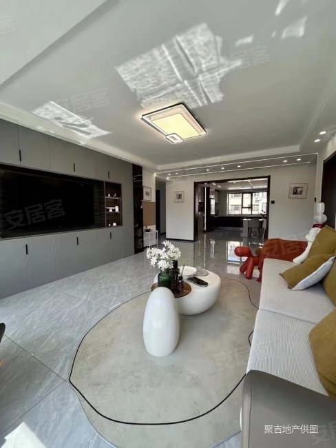 世纪广场 低容积 双卫生间 医疗配套成熟 中间好楼层 装修好,银花宾馆