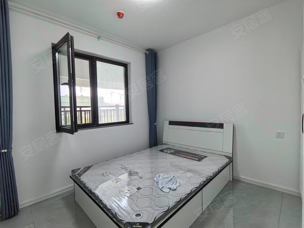 青岛黄岛东方影都海信灵山湾海信灵山湾精装修三居室出租,家具家电