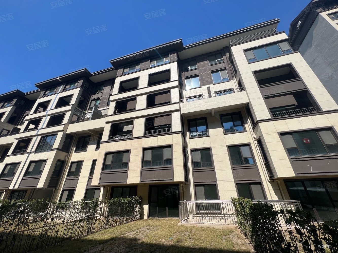 济南房产网>济南二手房>历城二手房>建筑大学二手房>雪山金茂逸墅>
