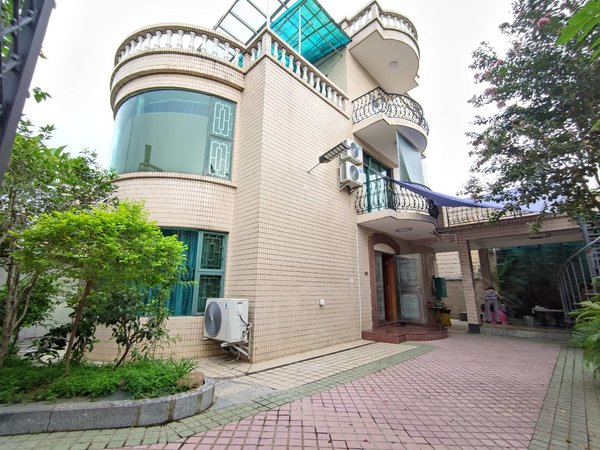 深圳布吉布吉街莲花山庄别墅莲花山庄二村,独门独户,院子可停车,可办