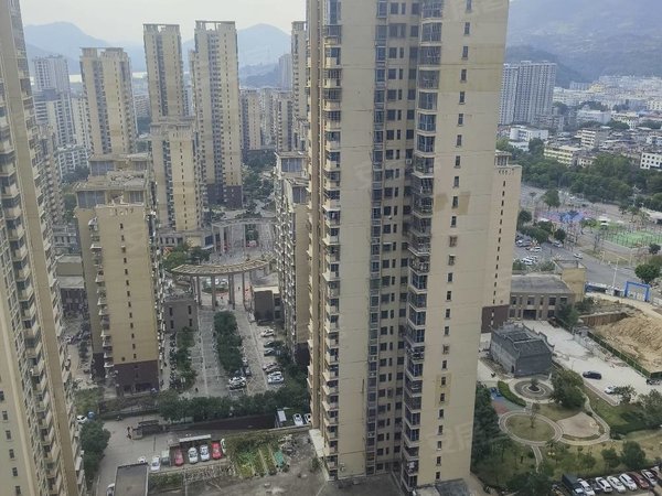 福州闽侯甘蔗万家广场万家楼上独门独户租1450元看房随时方便出租房源