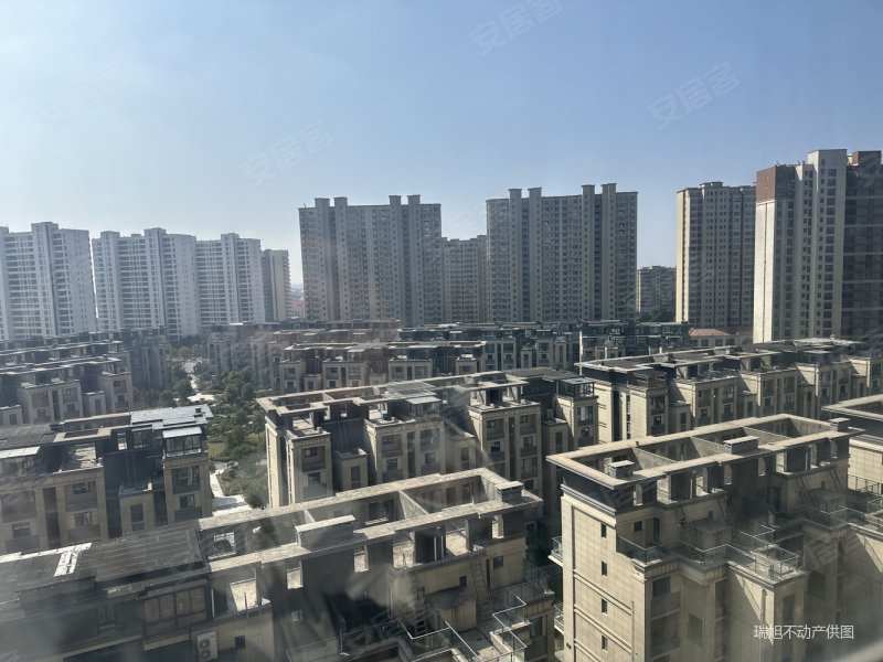 湖悦天境精装三房 房子保养很新 房东   万 好楼层