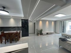 莒县城区蓝湾购物中心杏林苑南区，新二中附近。家具家电齐全，拎包入住，带车位出租房源真实图片