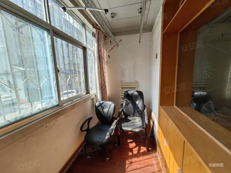 市中心光明园一楼163平120万带定金看房