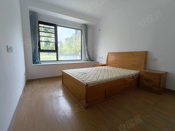 杭州余杭瓶窑溪上俪庭溪上俪庭 3室2厅2卫  电梯房 精装修95平米出租