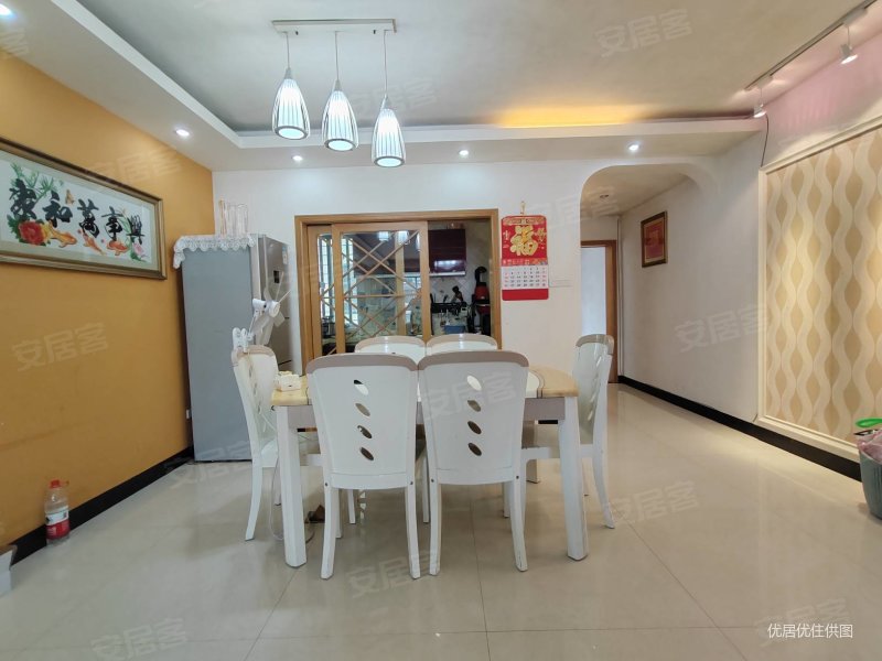 甲天下鑫海国际147.00平118万4室2厅2卫