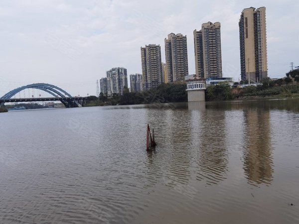 南宁邕宁蒲庙镇滨江阳光水岸五象东八尺江边精装三房朝南户型中间楼层