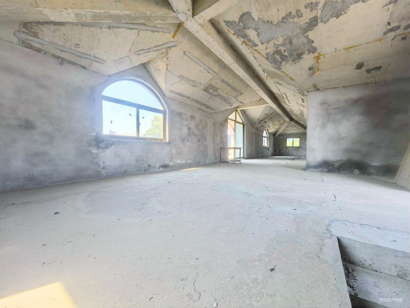 阳明山庄5室2厅2卫360㎡南北555万