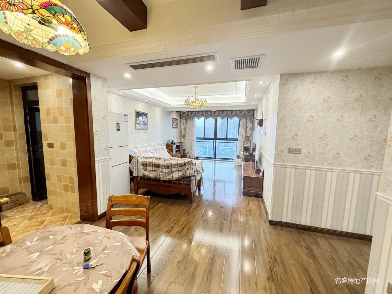 梧桐公馆(d区) 出行方便 高楼层采光充足 南北通透