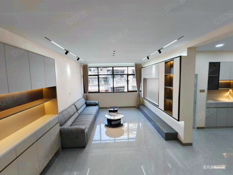 广场附近建新小区123平全新精装三房家具家电看中可谈