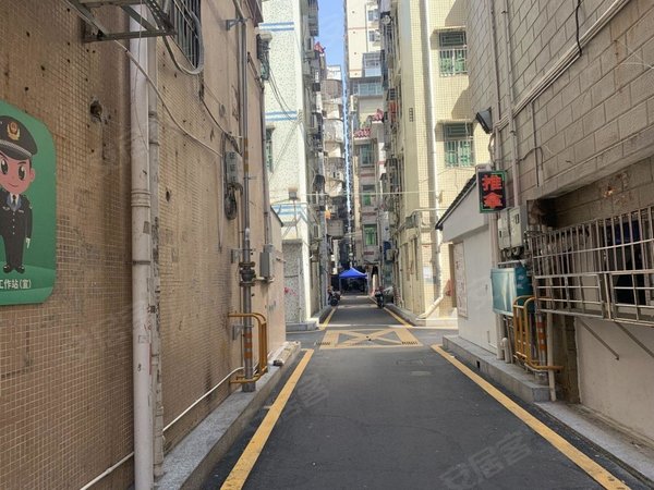 深圳宝安西乡华侨新村西堤二巷36号小区1号坪洲地铁站,豪华大单间