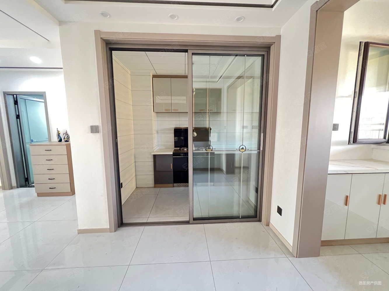 安德利鱼鸟河花园一梯两户三室两卫128平精装婚房86万