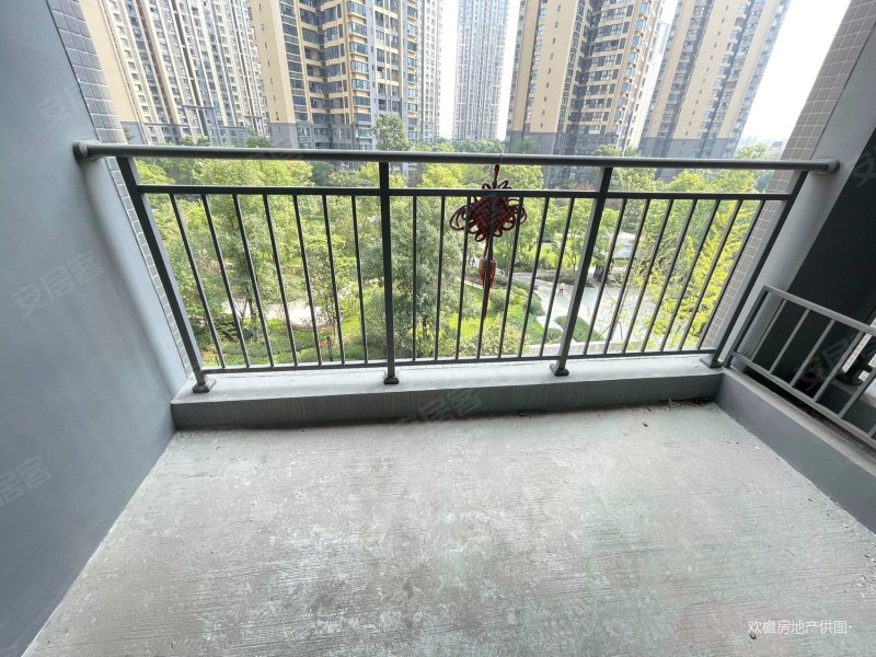 温江品质小区东原城 标准套三双卫单价7千点带景观阳台