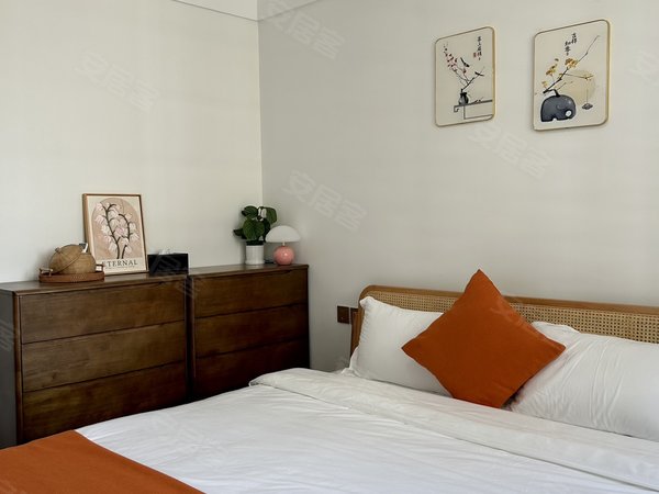 西双版纳景洪龙舟广场绿城春江明月市区 绿城春江明月 一室两厅 家电齐全 拎包入住 小区环境好出租房源真实图片