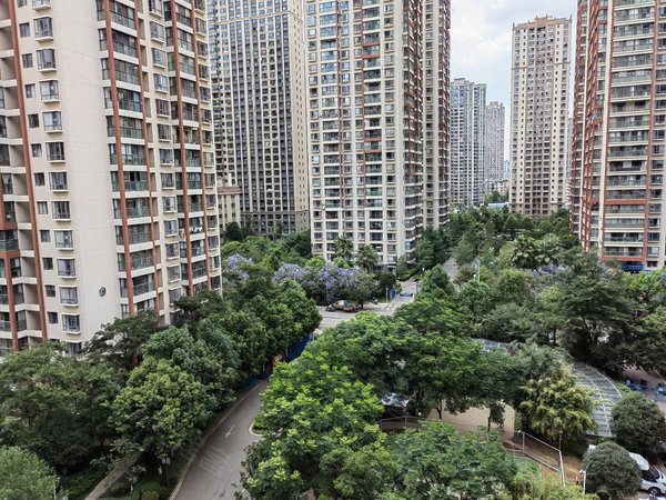 昆明西山滇池路片区润城1区万达爱情海旁润城一区精装两室出租  干净