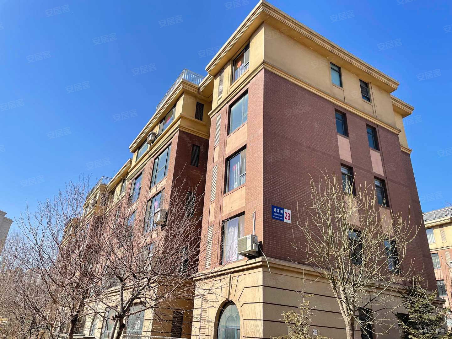 悦泰福里4室3厅2卫137.69㎡南北500万