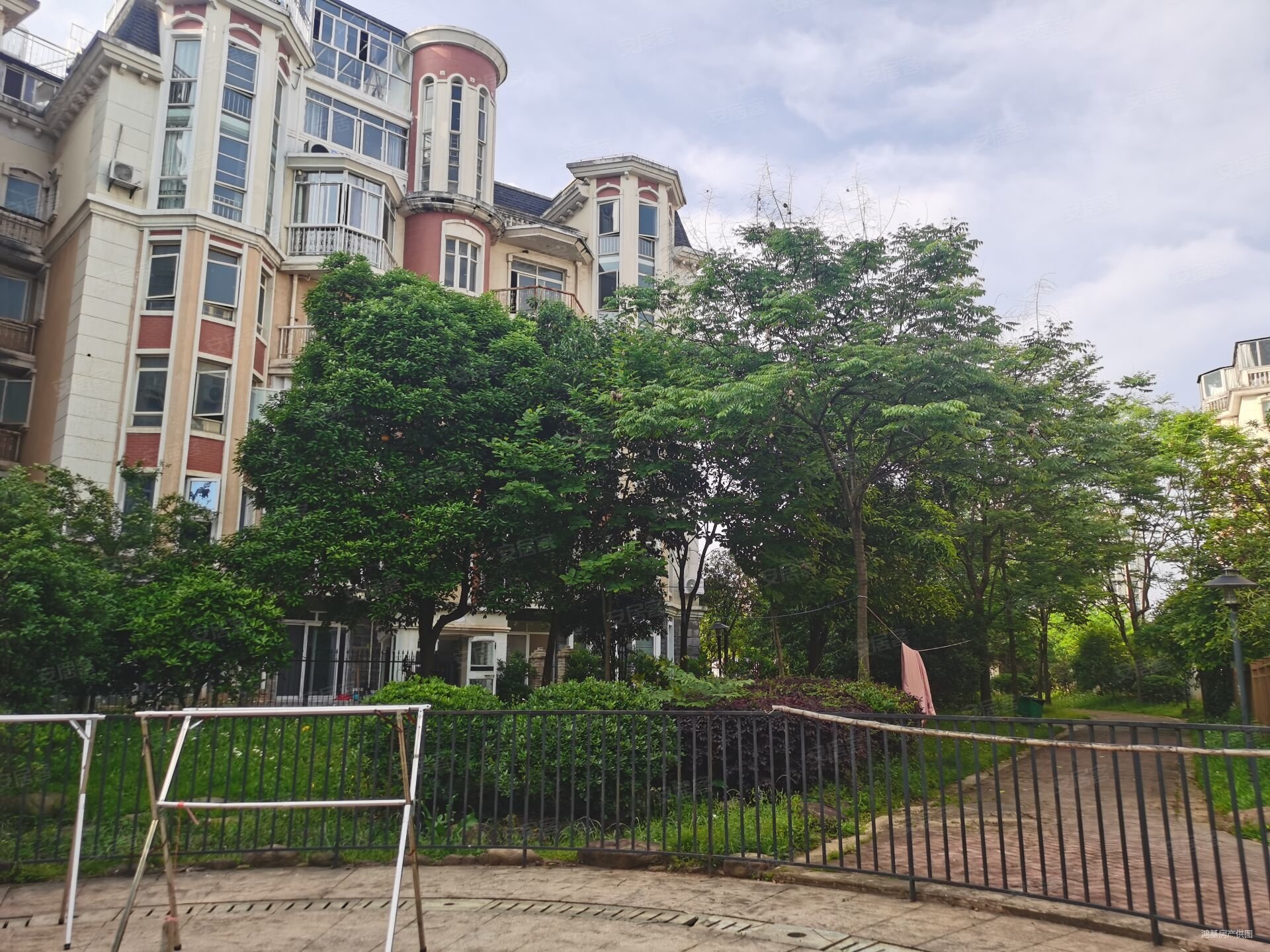 保利国际高尔夫花园